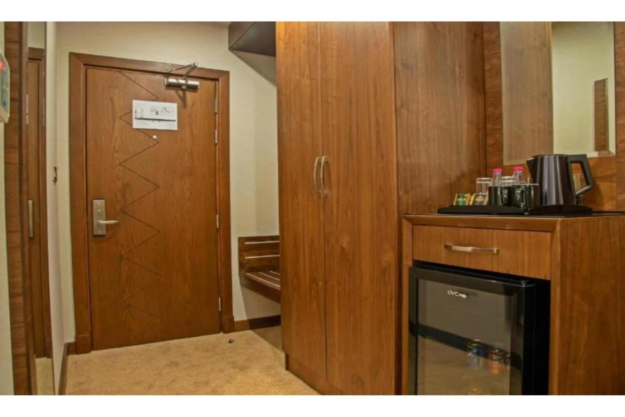 Sunday Emerald Hotel Jeddah Exterior foto